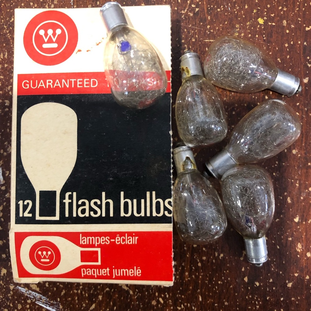 4 Boxes of Vintage Flashbulbs All Made in Canada Not Tested - Picture 4 of 5